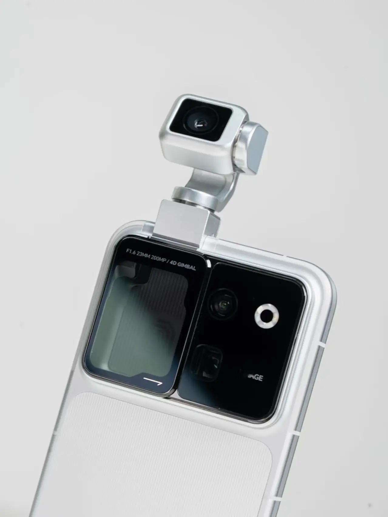 全新异型手机#荣耀RobotPhone搭载当下最前沿AI技术，最领先硬件以及最强的录像能力，将手机行业带入新次元，引领手机行业新潮流