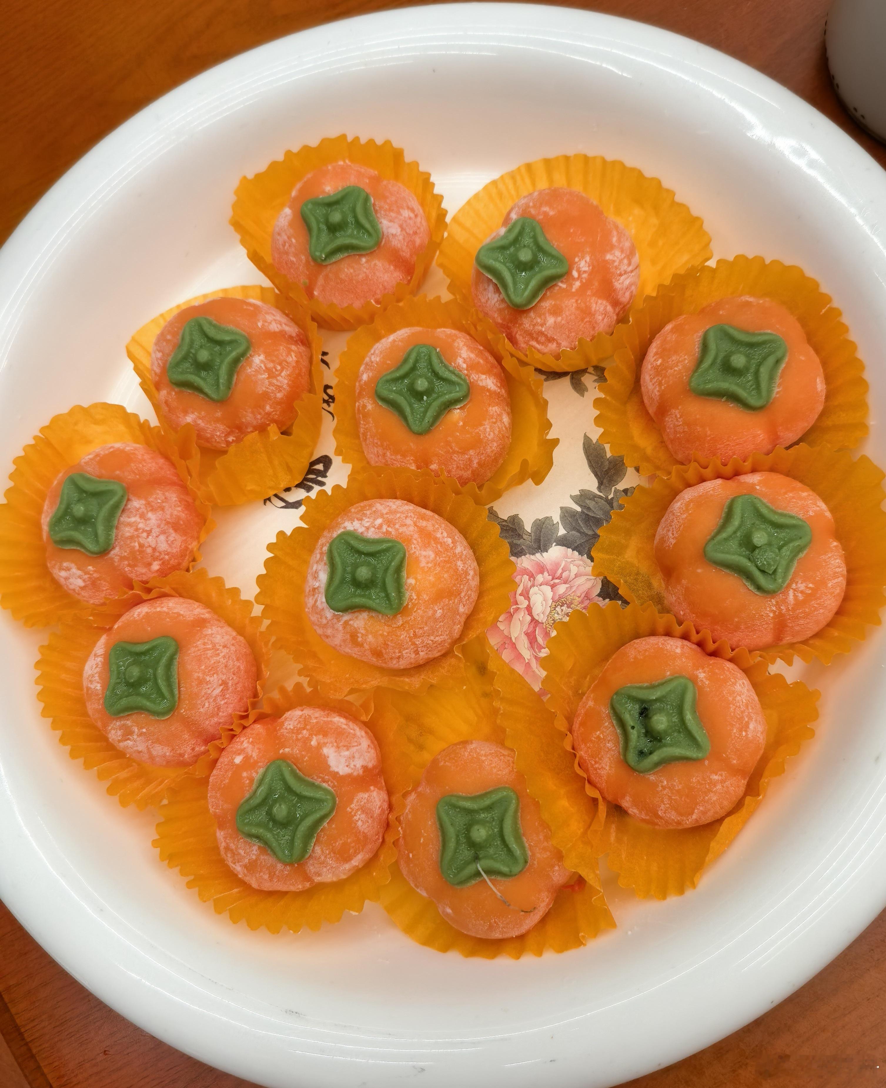 今天中饭弟弟一家请客，我们齐聚饭店，欢度国庆节！

乡村小饭店的菜都是现做的，都很美味，其中红烧扎肉和红烧大桂鱼都是本地的特色。

#国庆一起床就可以买Mate90了#上海10月1日12:08全渠道同步现货开售Mate90系列，想买的可以去买啦！ ​