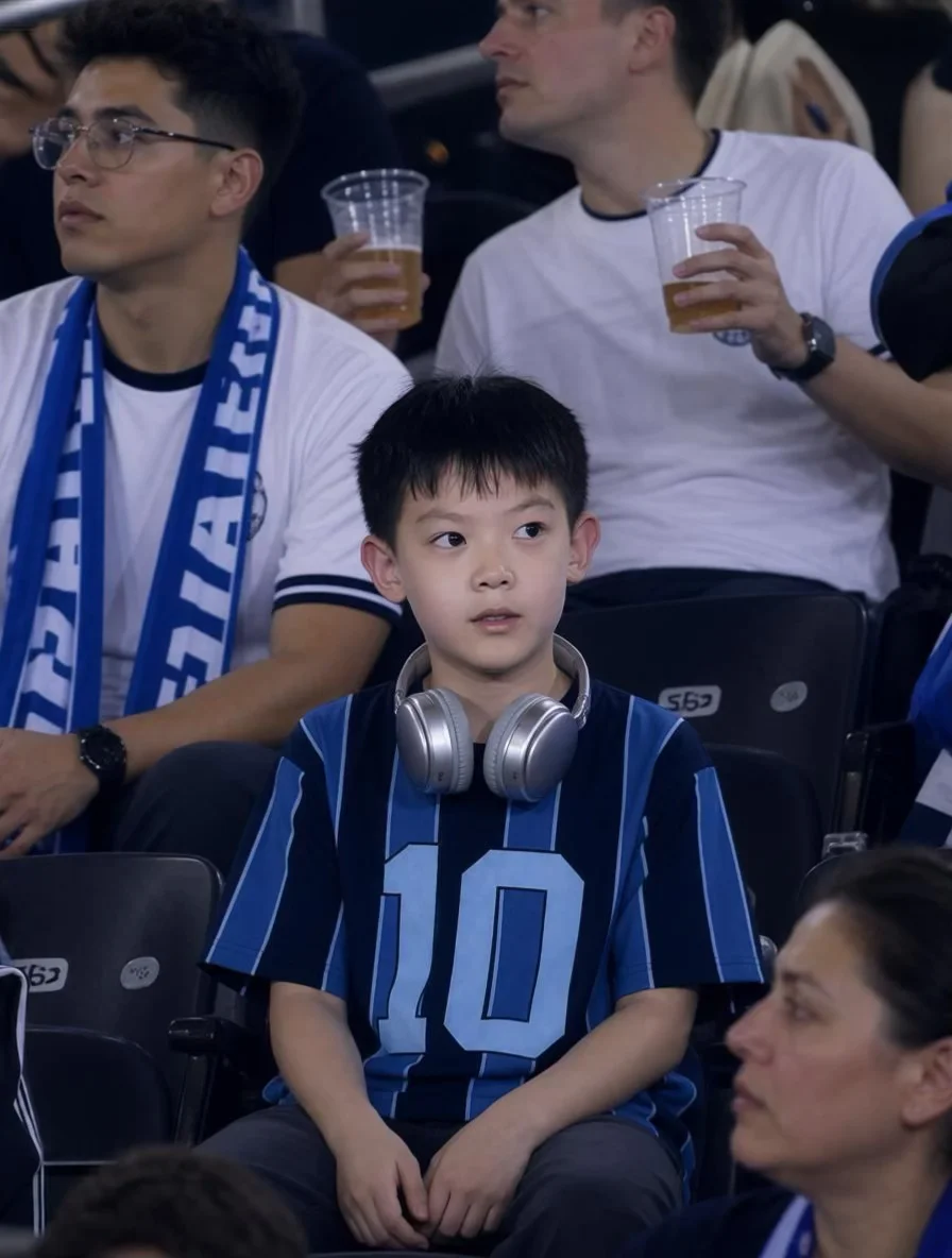 ⚽儿子在世界杯看台被抓拍了！！
