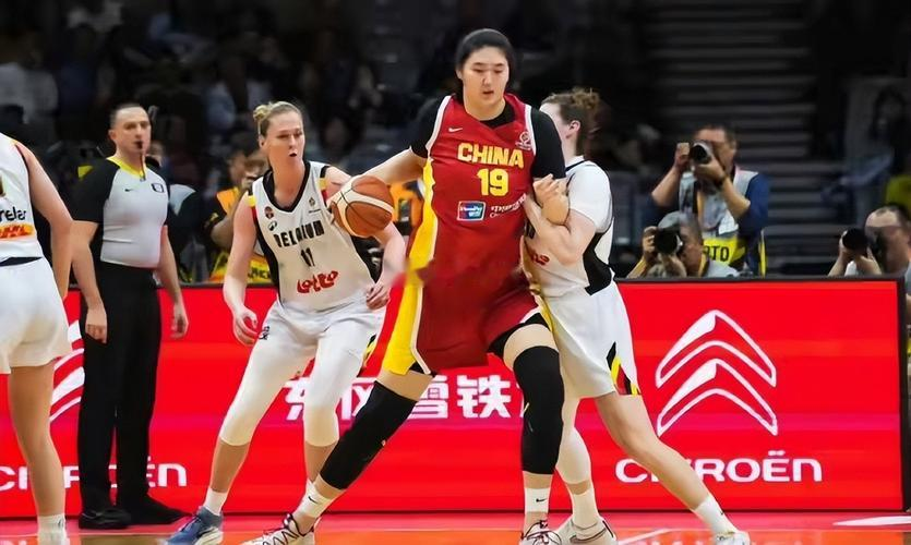 要说我心目中的女篮英雄，就不得不提张子宇。14岁时，她身高就达2.2...