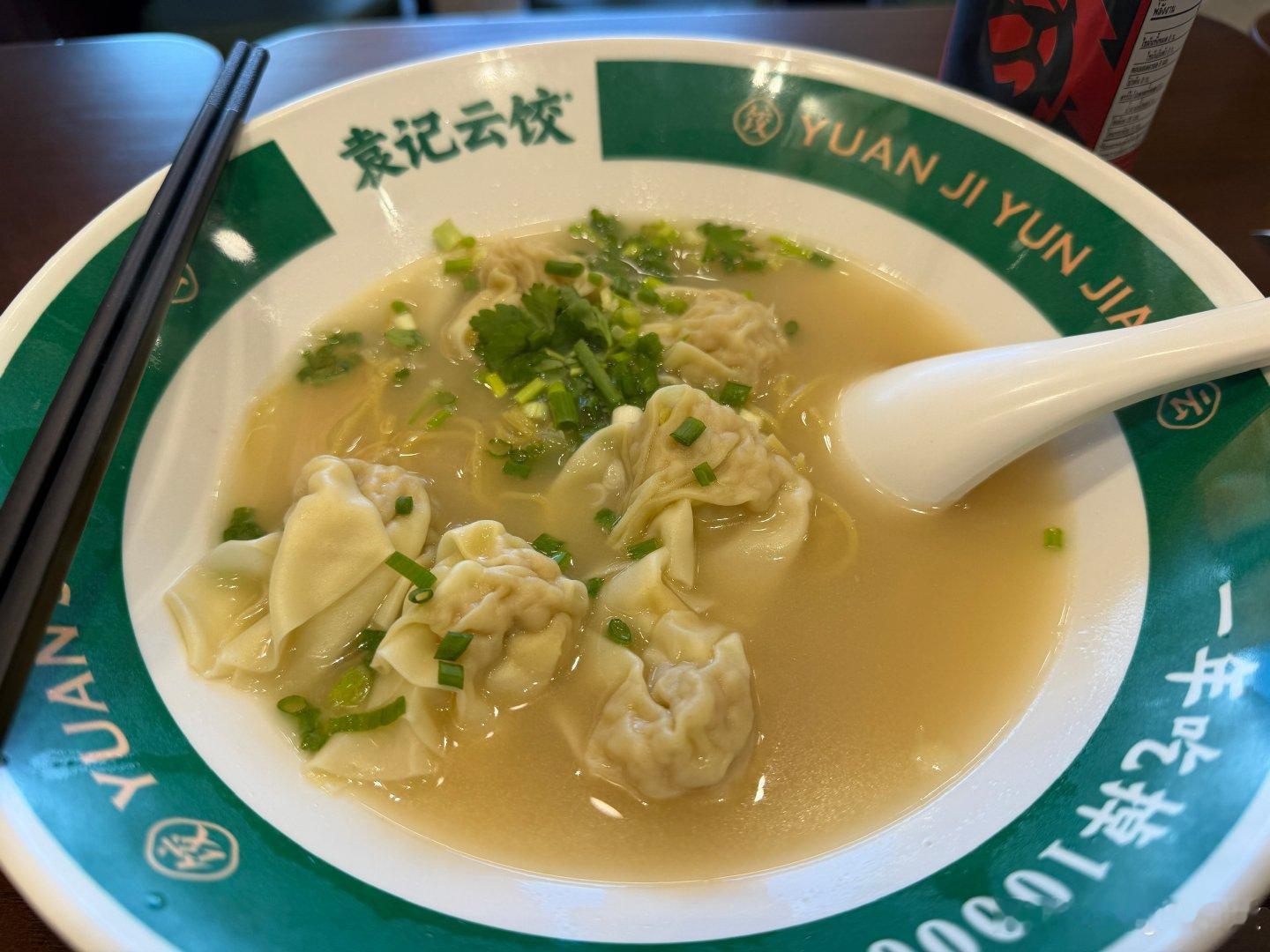 曼谷机场居然开了袁记云饺，吃完了飞金边看项目去（听起来完全是遭了电诈[允悲]） ​