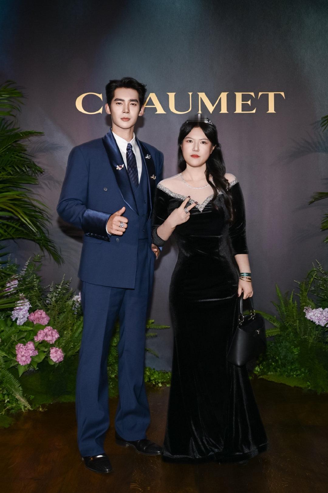 尚美晚宴很开心，两个拿破仑大钻戒相遇。哈哈哈哈。支持于适。支持尚美

#于适献给自然的歌##尚美巴黎品牌大使于适##于适出席尚美巴黎晚宴##于适yosh[超话]# ​
