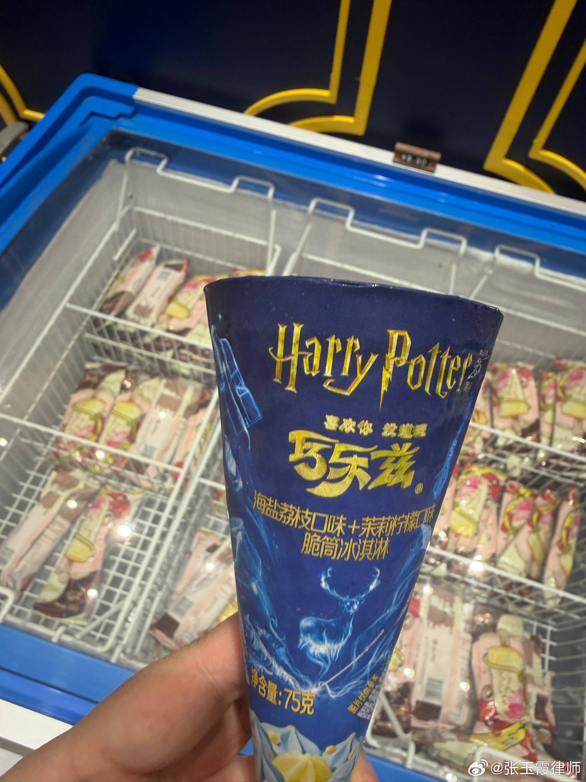 工作日第一天去物业公司询问店铺出租给谁～
因为该物业管理出租的店铺拖欠了劳动者薪资关门，劳动者申请了法援，劳动者由于缺乏法律意识没有合同，连公司名称都说不出来，想找物业调取，也愿意申请调查令，但物业拒绝提供，甚至……连他们自己名字都不愿说[笑cry][笑cry][笑cry]而调查令申请需要有具体 ​