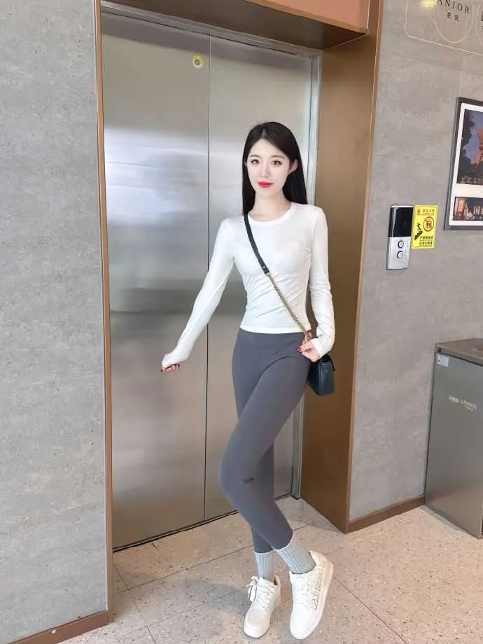 瑜伽裤小姐姐的秘密：这身材凭什么这么棒？