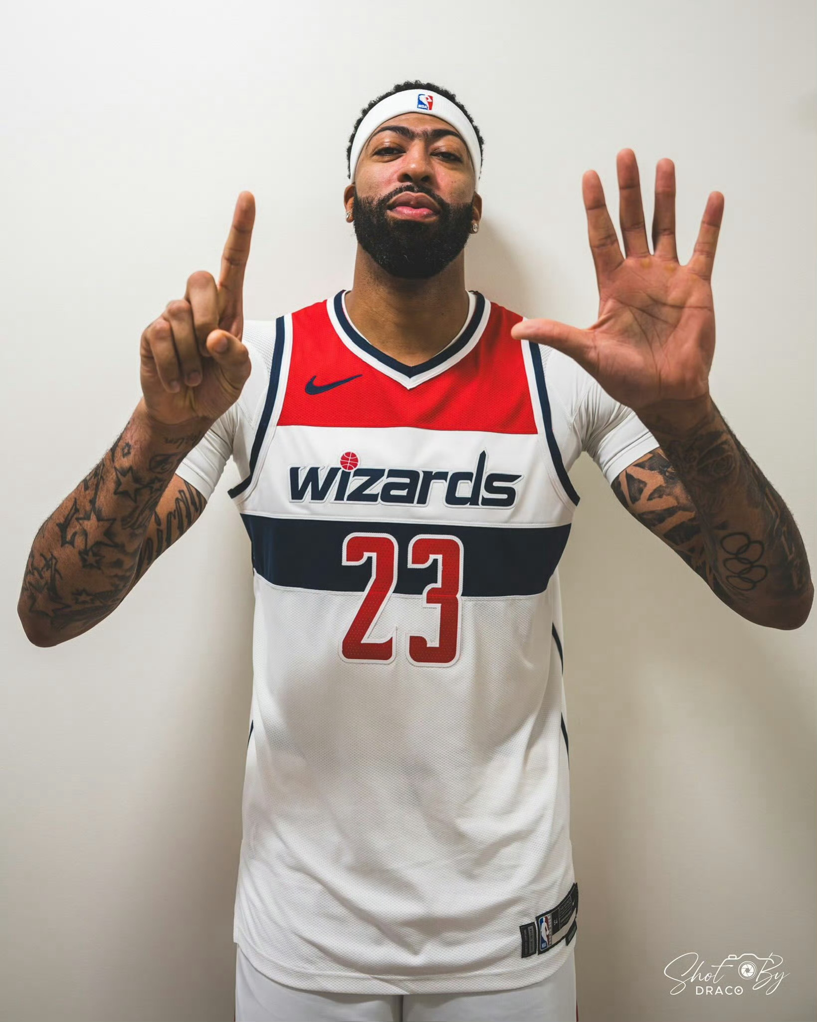 🏀快乐时光即将回归🥳⏳

#NBA##詹姆斯##定妆照# ​