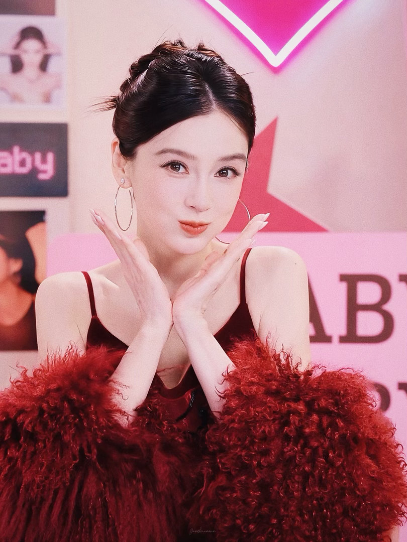 #angelababy[超话]#  [爱慕]#angelababy相思令##angelababy# 

"𝒀𝒐𝒖 𝒘𝒊𝒍𝒍 𝒔𝒉𝒊𝒏𝒆 𝒂𝒏𝒅 𝒈𝒆𝒕 𝒘𝒉𝒆𝒓𝒆 𝒚𝒐𝒖 𝒘𝒂𝒏𝒕 𝒕𝒐 𝒈𝒐."“你一定会光芒万丈，到达你想去的地方”"𝒀𝒐𝒖 𝒘𝒊𝒍𝒍 𝒔 ​