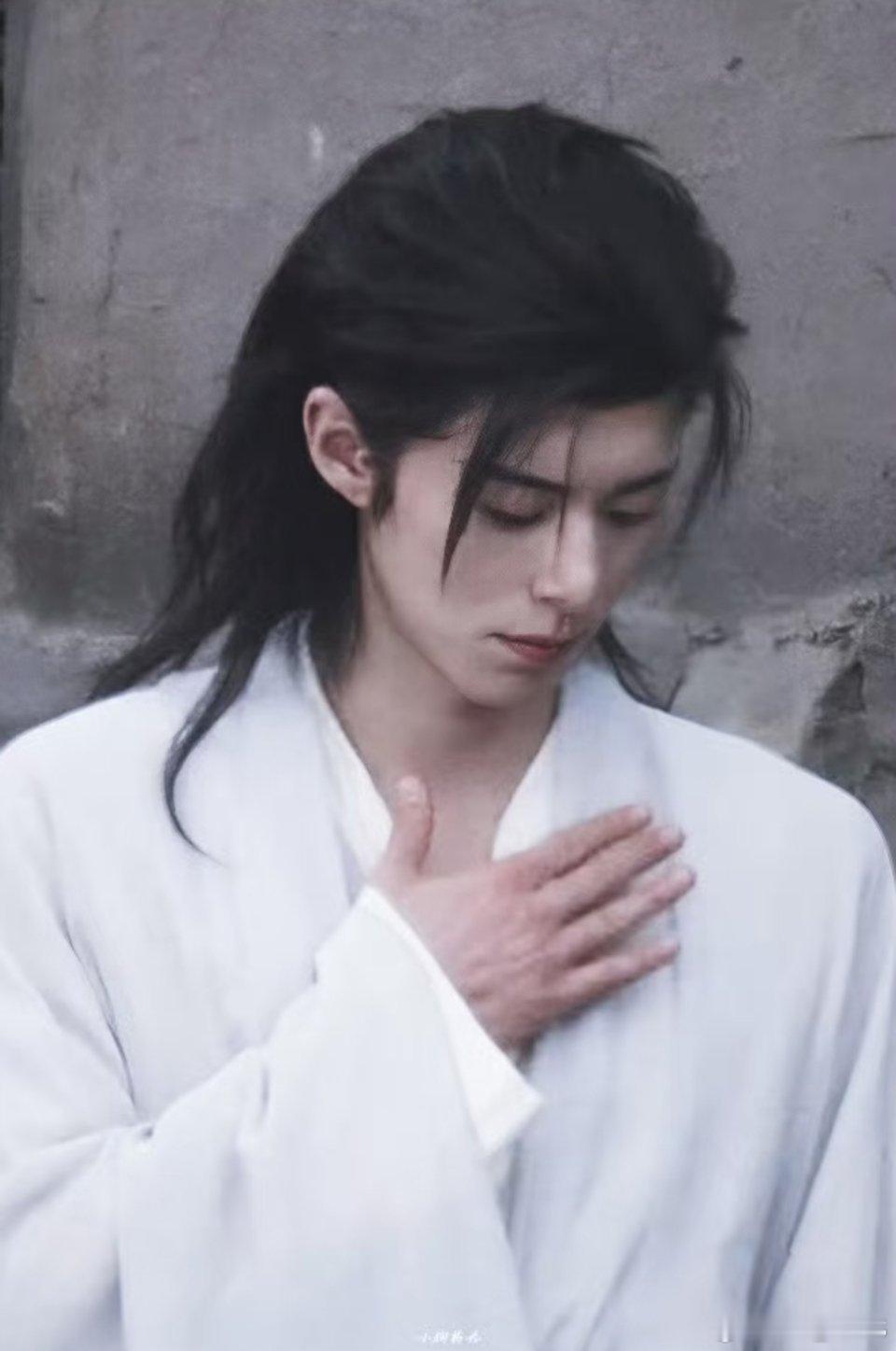 #湖南卫视连发20条王鹤棣#湖南卫视这是给王鹤棣撑腰了吧，真的很宠呀！看来很看好《咸鱼飞升》这部剧了吧，前几天那么多剧还给放在第一个，真的很宠了，亲爱的客栈根本对王鹤棣没影响呀 ​