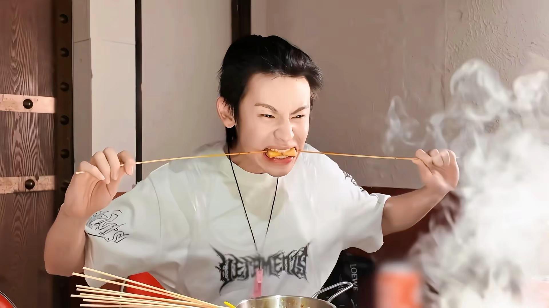 夫人 少爷终于肯吃饭了小鬼王琳凱
