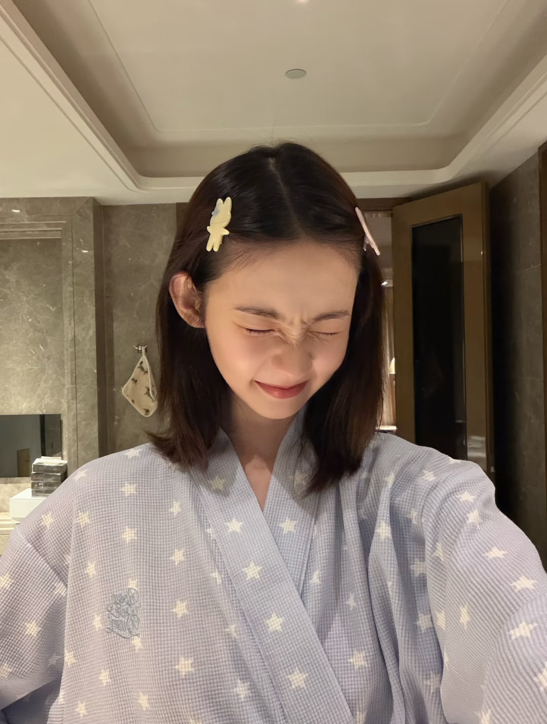 #网图原图分享[超话]# 
10.22张艺凡 李一桐
原图不可商 可二改盈利
三连拿图 赞+评+关
🈲拿完就取 🈲bp 抓到pc11.9r
发其他平台需标明 ​