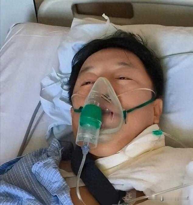 黄渤自曝骑车摔倒 确诊锁骨骨折入院治疗

这次黄渤的意外受伤，给所有人上了堂直白的安全课。

在不到半个月的时间，黄渤先后两次因骑行受伤，先是八月下旬带护具现身那英演唱会，当时大家只当是普通小伤，没想到后续二次摔倒直接导致锁骨骨折，连医院诊断卡都标注了跌倒高危的提示。

哪怕躺在病床上，黄渤也没有卖