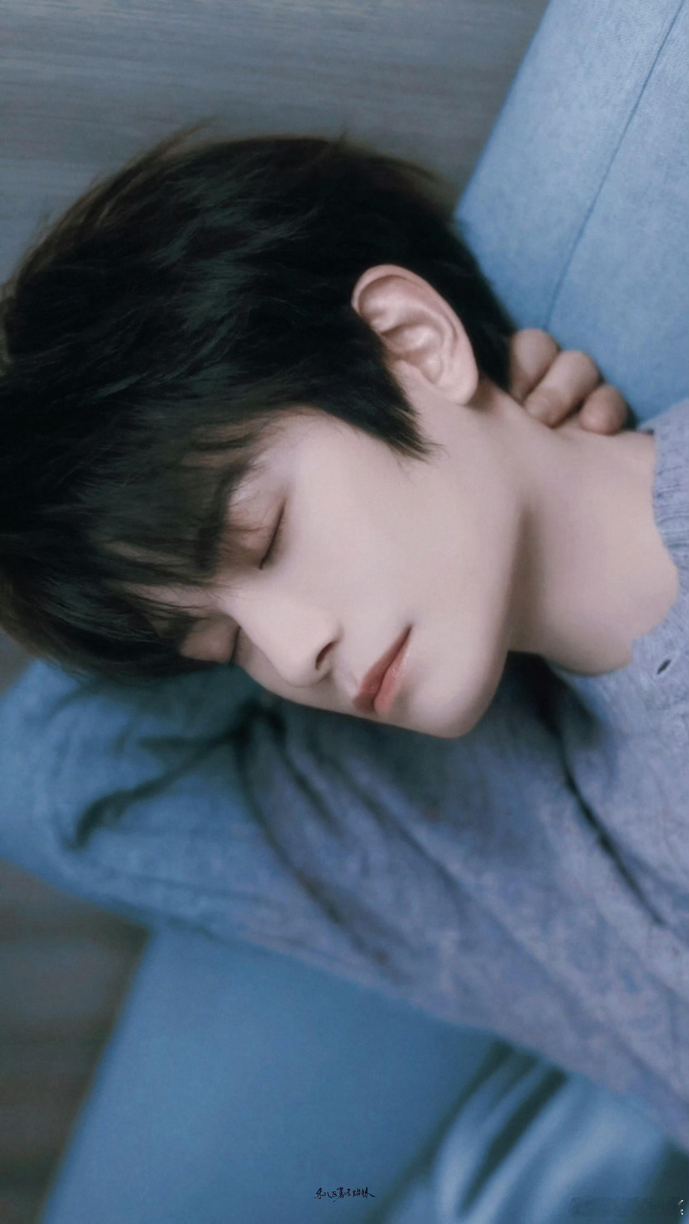 #丁禹兮爱在无尽夏# dyx #丁禹兮沈言#

无尽夏并非花季无限，而是沈言一个人的等待，漫长到足以跨过季节本身。他站在那里，等答案慢慢长成想要的模样。

丁禹兮司宫令｜丁禹兮赵皑｜赵皑｜丁禹兮南部档案｜丁禹兮张海虾｜张海虾｜丁禹兮张海侠｜张海侠｜丁禹兮花开锦绣｜丁禹兮赵凌｜赵凌 ｜ 丁禹兮爱 ​