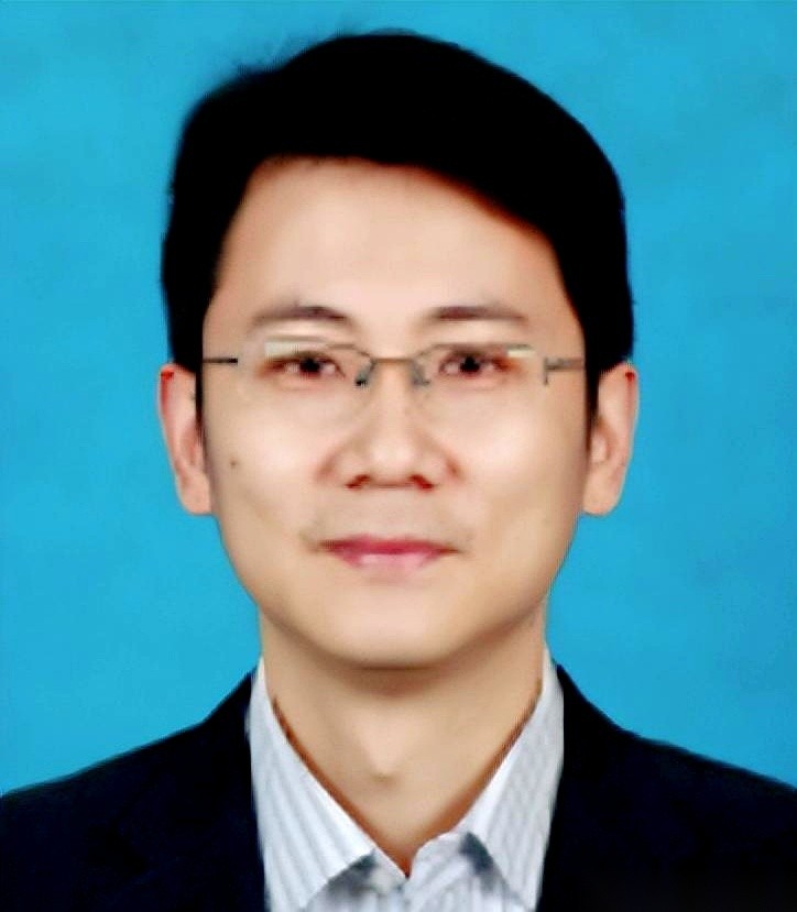 最近刷到一份华南理工大学教授的履历，76年出生的康文雄，把“硬核”两个字明明白白摆在了台面上。
当大多数人对人工智能的认知还停留在“刷脸”、“按指纹”的时候，这位大佬研究的东西，直接把识别门槛拉高了一个维度：掌纹掌脉和静脉身份认证。
这是个啥概念？
你走到闸机前，不用掏手机，也不用把手指死死按在满是