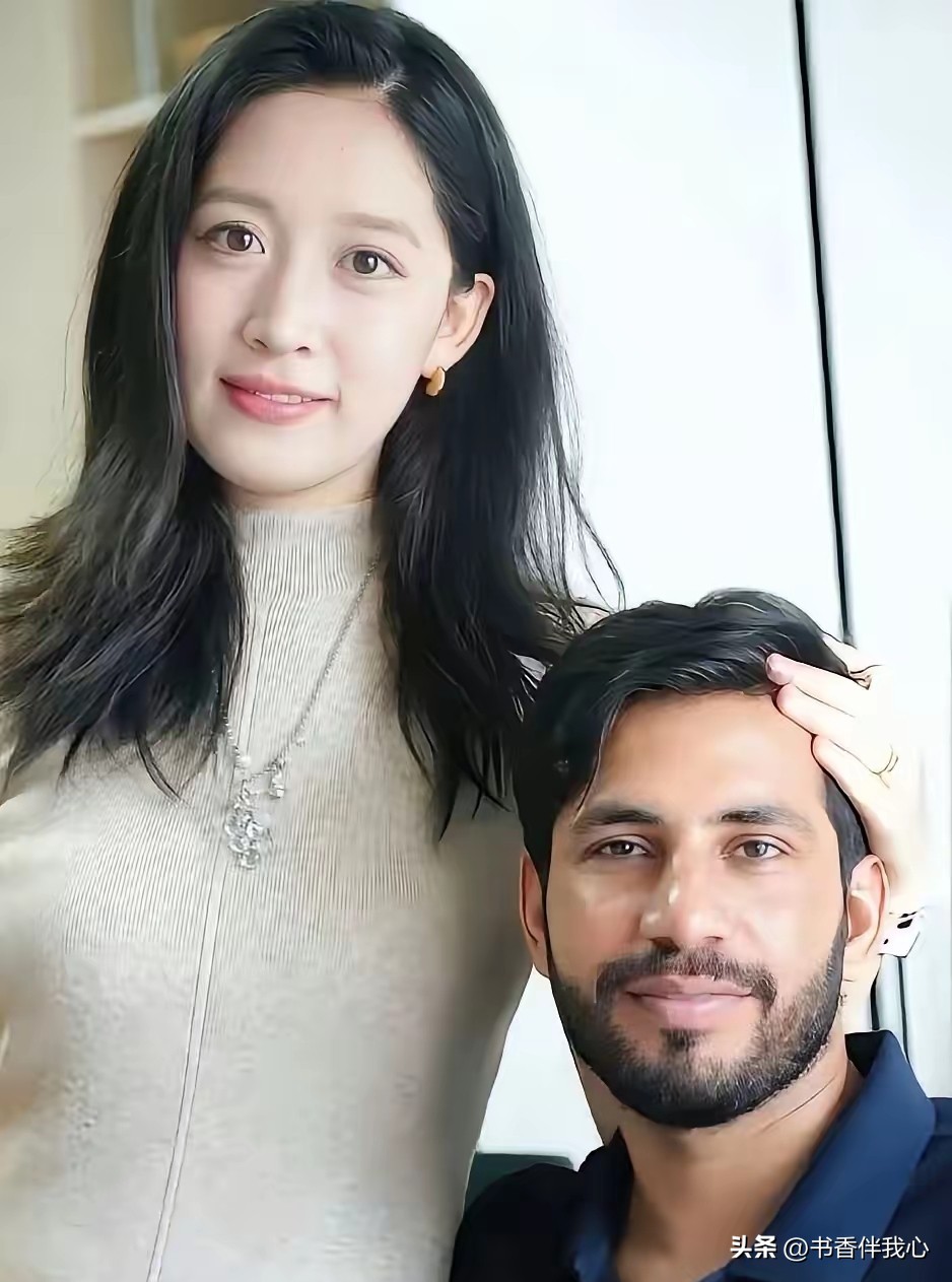 网红丹丹靠着跨国婚恋打造高端人设疯狂吸粉，故意把出身印度最低种姓的丈夫，包装成顶级婆罗门贵族营造嫁入豪门假象，虚假剧本被彻底揭穿后，翻车场面极度讽刺。
 
现在短视频平台造人设、搞剧本的网红比比皆是，造假翻车早已不是新鲜事。但丹丹这波操作，刷新了网红投机营销的离谱底线。别人造假顶多美化家境、包装工作
