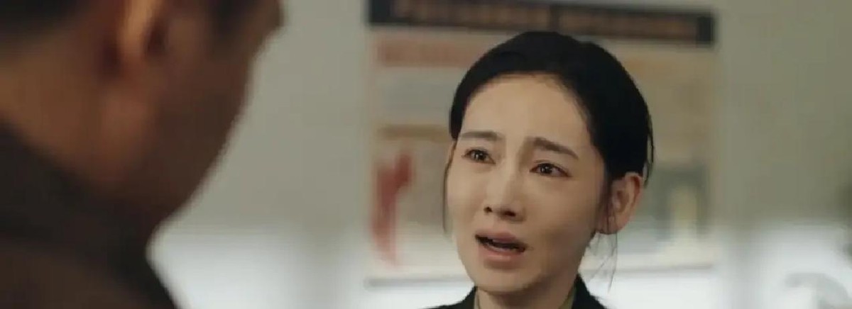 到底是谁给新版《重案六组》拍的板

看到李沐宸顶着“季洁”的名字出场时，我一口茶差点直接喷在屏幕上

倒不是说这姑娘本身有多差劲，想当年刷《司藤》的时候，她演的沈银灯阴冷毒辣，那股子狠劲儿确实让人惊艳过一把，当时还觉得这演员挺有灵气

可季洁是什么段位的人物，那是多少人心里的刑侦大女主，雷厉风行骨头