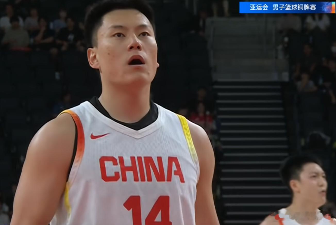 庞峥麟22分不敌伊朗队，胡金秋仅2分，郭士强用人遭质疑
亚运会中国男篮铜牌争夺战对阵伊朗队，本场比赛主动变阵胡金秋、李弘权、王俊杰、廖三宁、胡明轩首发出场，庞峥麟和崔永熙返回替补。

首节，胡金秋首先中投得分，对手则率先命中2记三分，被对手打出8比2的开局。焦泊乔命中球队首记三分，顺势扳 ​