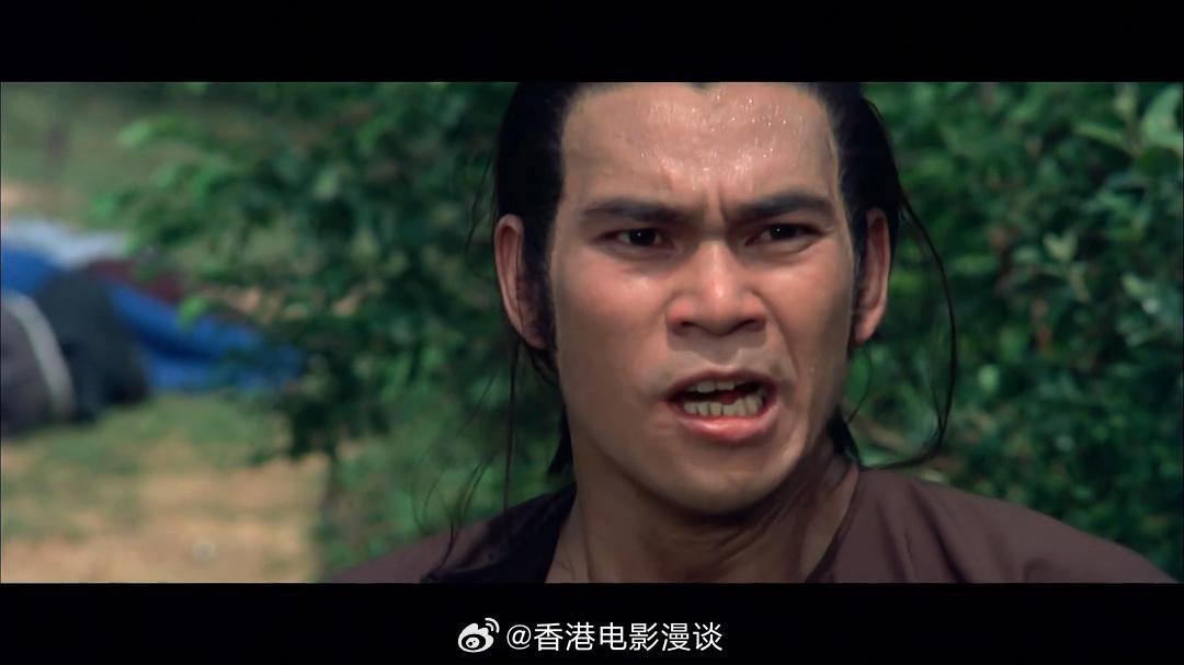 #曝香港演员陈观泰去世# 9月2日清晨，邵氏武打巨星陈观泰因脑溢血离世，享年80岁。[蜡烛]

陈观泰师从大圣劈挂门，从龙虎武师做起，被张彻赏识，凭《马永贞》一战成名。洪熙官、大刀王五、郭靖……一个个硬汉形象，拳拳到肉，撑起港片黄金时代。一代功夫传奇落幕，一路走好。 ​
