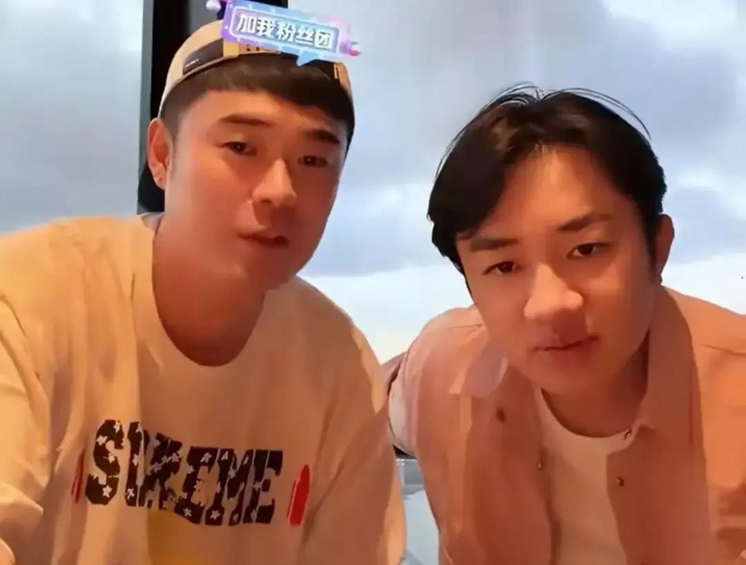 娄艺潇、邓家佳、李金铭三个女演员在娄艺潇家客厅撸狗，第二天全网就传《爱情公寓》回归季9月开机，连12集的集数都编好了。

2020年官方微博发过“没有下一部了”。导演韦正说第五季已经给角色完美结局，该结婚的结婚，该和解的和解。

合同条款写死了不能续拍。谁拍谁赔几百万，白纸黑字压在投资方抽屉里。