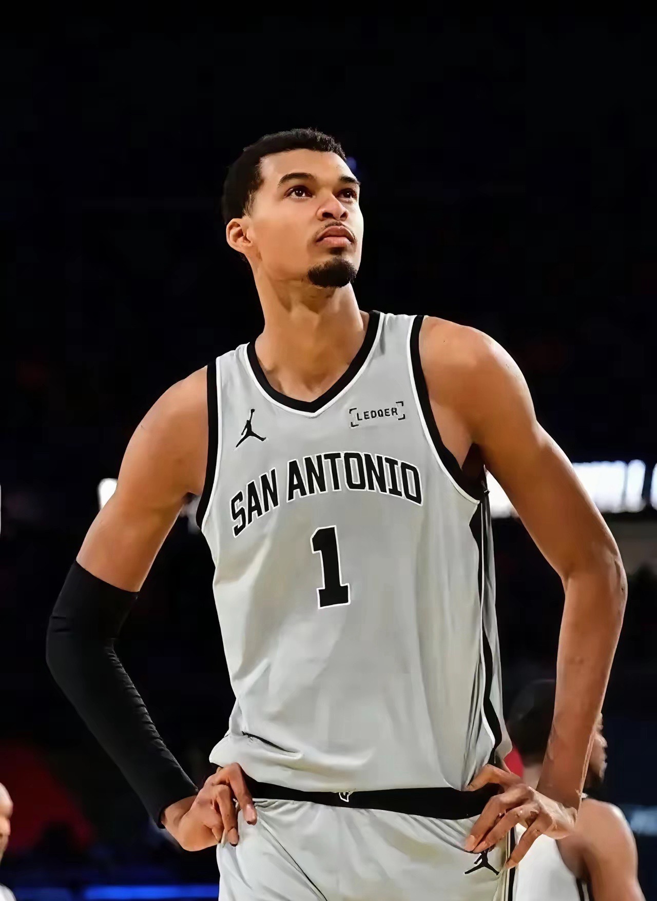 成也文班，败也文班！NBA总决赛第二回合，比赛最后时刻文班亚马打成2+...