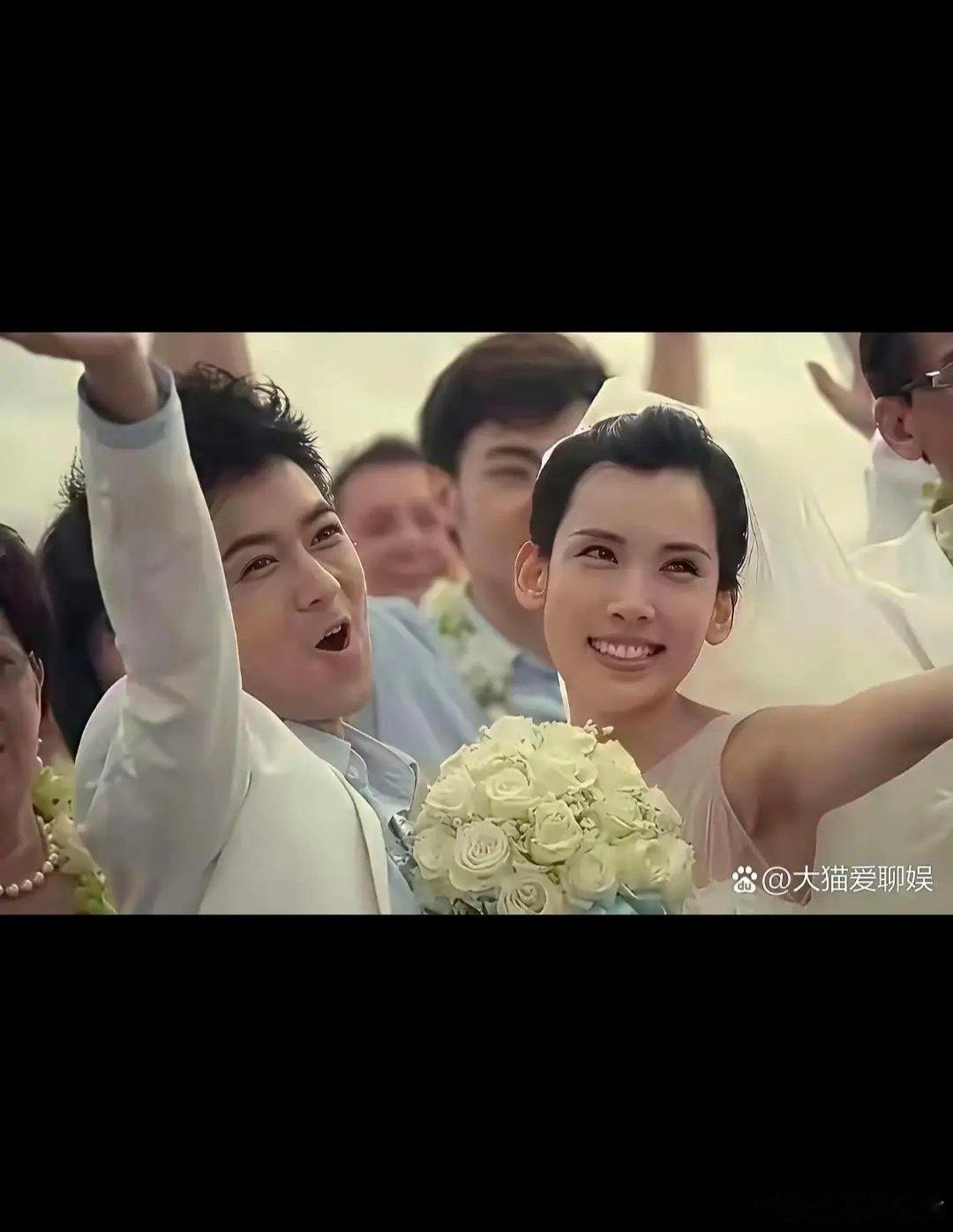 林志颖的老婆太无辜了！
原因是林志颖大儿子曝光了长相，众人都吐槽孩子长的不好看，妈妈拉低了孩子的颜值！
实际上孩子是遗传了奶奶的基因，把孩子跟林妈的照片一起，俩人简直太像了[赞][赞] ​