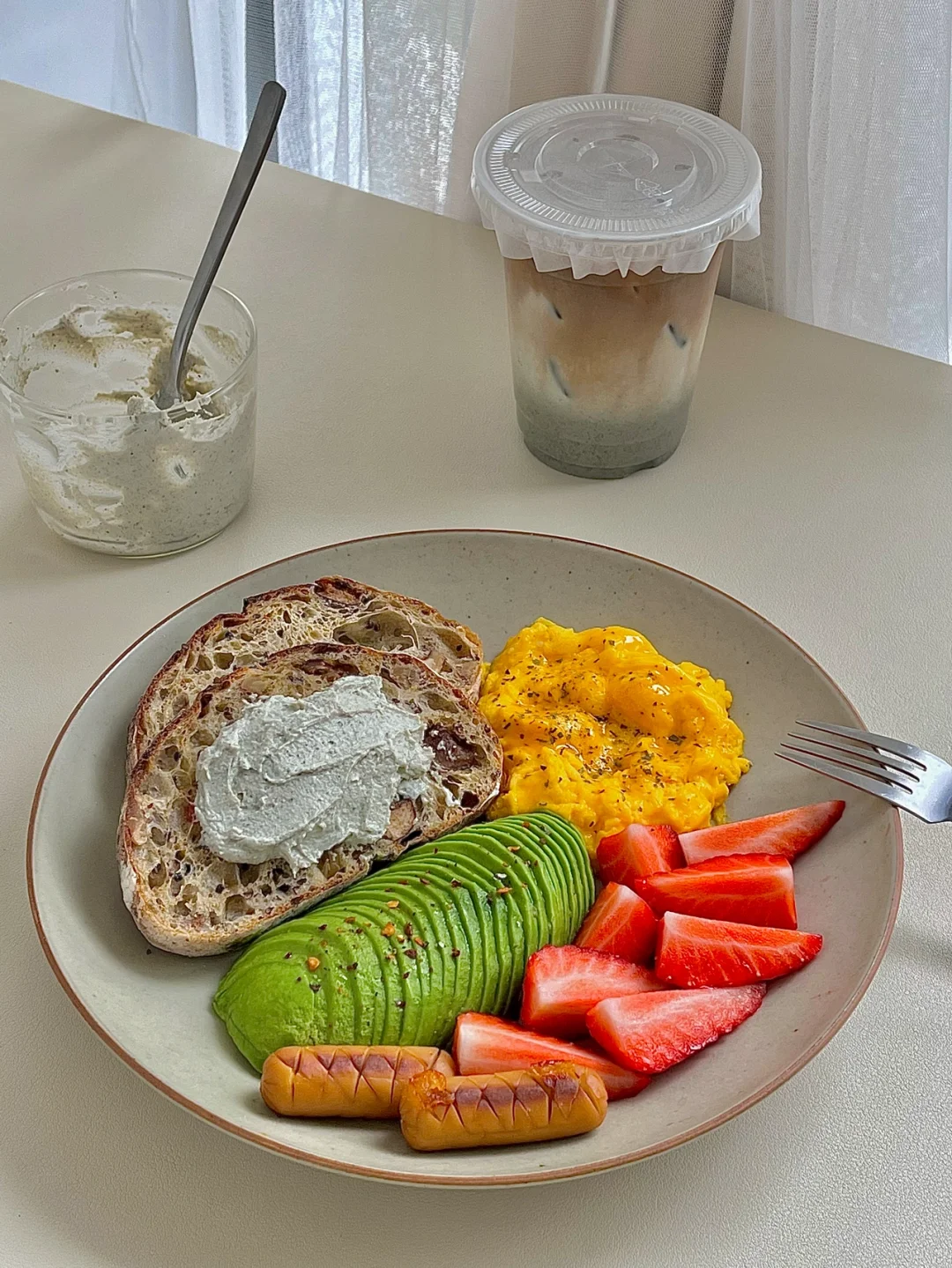 ☀️️硬欧牛油果滑蛋早餐盘vs黑豆浆拿铁️☕️