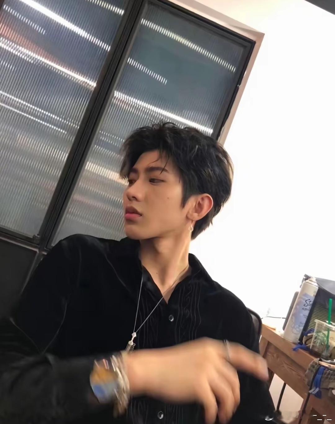 #蔡徐坤[超话]# 无技巧 纯硬帅 ​