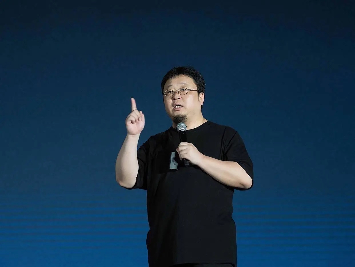 罗永浩科技晚会迟到超40分钟引观众不满，事后凌晨两点发文吐露心声，他的...