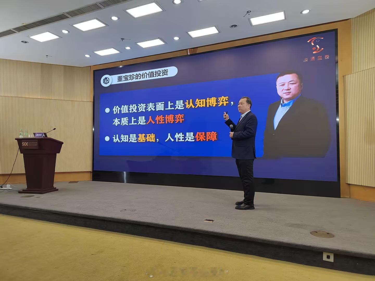 7月科技股暴跌绝非牛回头，而是历史性去泡沫开端！中国AI股估值已达美股十倍，科创板PE超200倍，大量无盈利企业享千亿市值——这是纯粹的叙事泡沫。反观美韩科技股虽有盈利支撑，但周期性高盈利叠加30倍以上PE，同样面临双杀风险。极端分化终将逆转：高估资产进入不可逆熊市，而5倍PE银行股+5%股息率已 ​