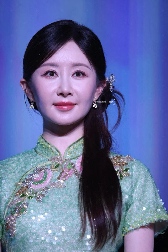 舒畅佰草集活动生图，新中式旗袍温婉动人
