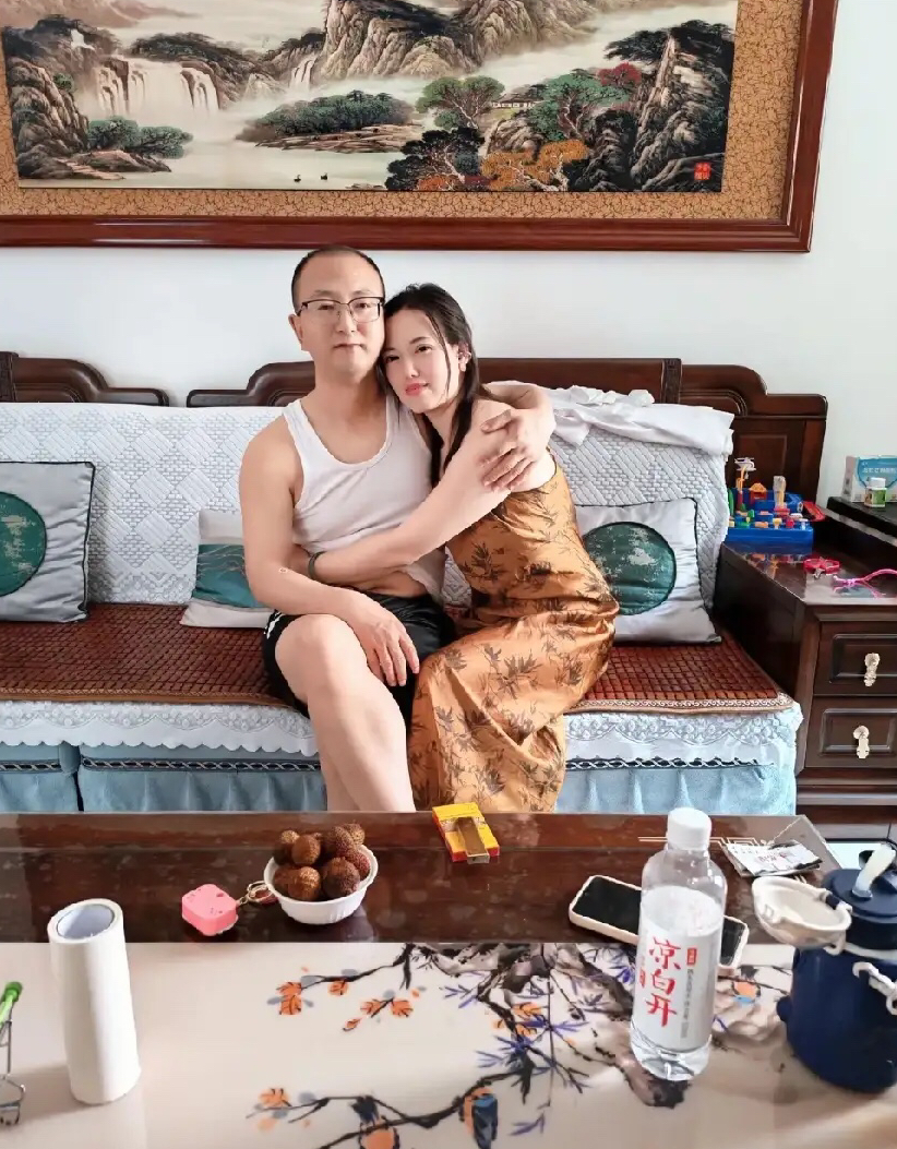 这是窦唯？
不可能吧！看着有点不太像啊