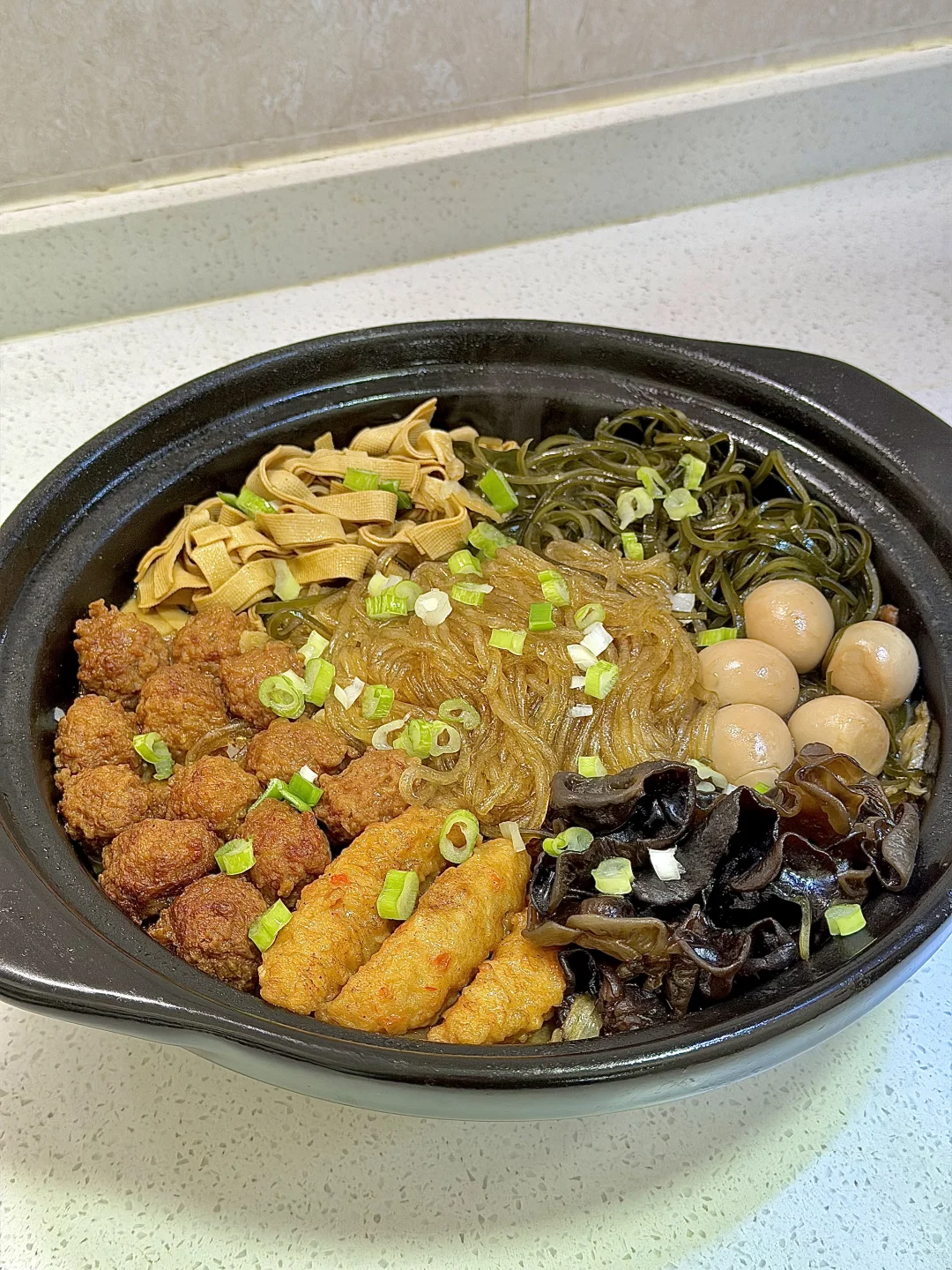 天冷就来一锅暖乎乎的～砂锅烩菜