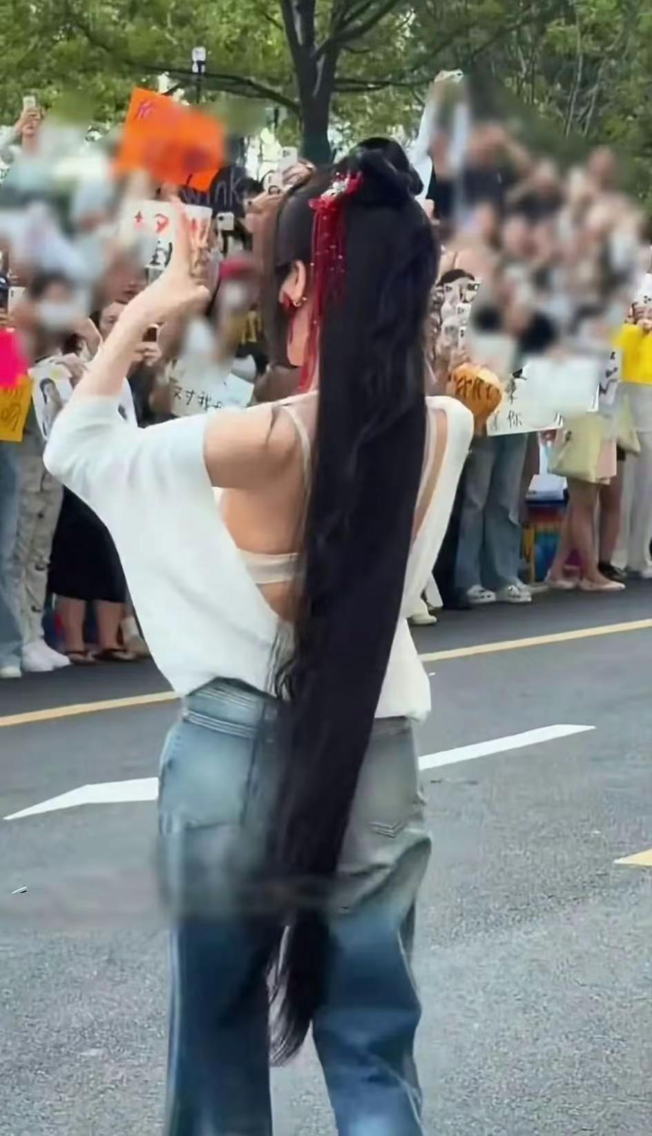 清朝早灭亡了现在穿衣自由