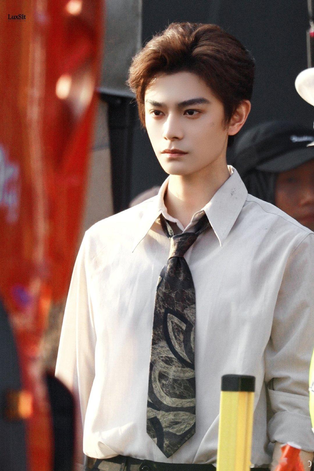 #丁禹兮司宫令#💚#丁禹兮赵皑#

梧桐树林中阵阵轻风 寄托爱意变成橘黄色叶片吹落到有爱意之地 

​