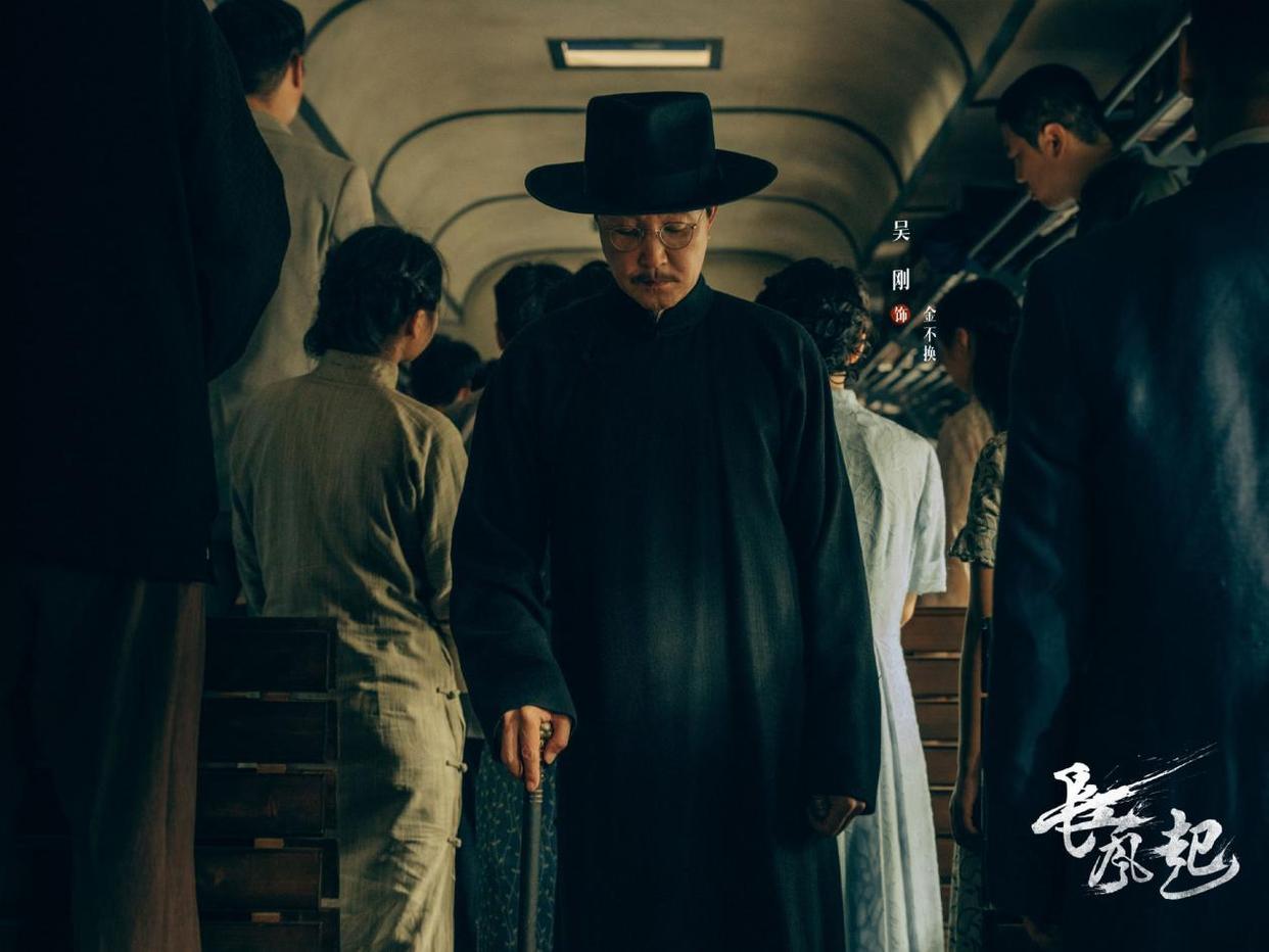 《我不是大师》定档，李现李一桐主演，江湖骗局，以骗治骗
以江湖骗术为核心，主角在爱与背叛中觉醒，拜师复仇探寻江相派真相。剧情充满高智商博弈与爱恨交织，李现、李一桐的精湛表演引领观众踏上一场悬念迭起的骗局奇旅。 ​