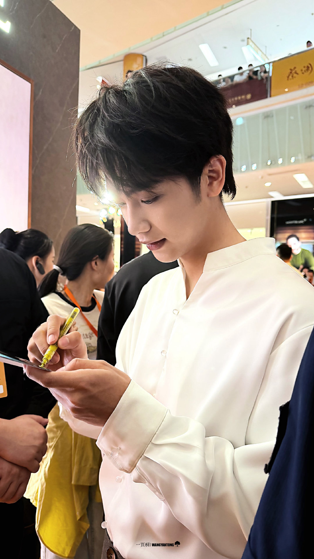 #王彦桐[超话]# wyt#王彦桐# wyt#演员王彦桐# wyt#向全世界安利王彦桐# 

“亲爱的玫瑰，在静谧庭院起舞，月光与你作伴 至此耀眼” 𝓓𝓮𝓪𝓻 𝓻𝓸𝓼𝓮, 𝓭𝓪𝓷𝓬𝓲𝓷𝓰 𝓲𝓷 𝓽𝓱𝓮 𝓺𝓾𝓲𝓮𝓽 𝓬𝓸.

​