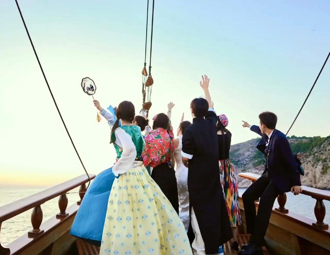 #赵昭仪被问和花少5还有联系吗#一趟丝路旅途，缔结一生的缘分，北斗七行的故事永远没有画上句号 ​