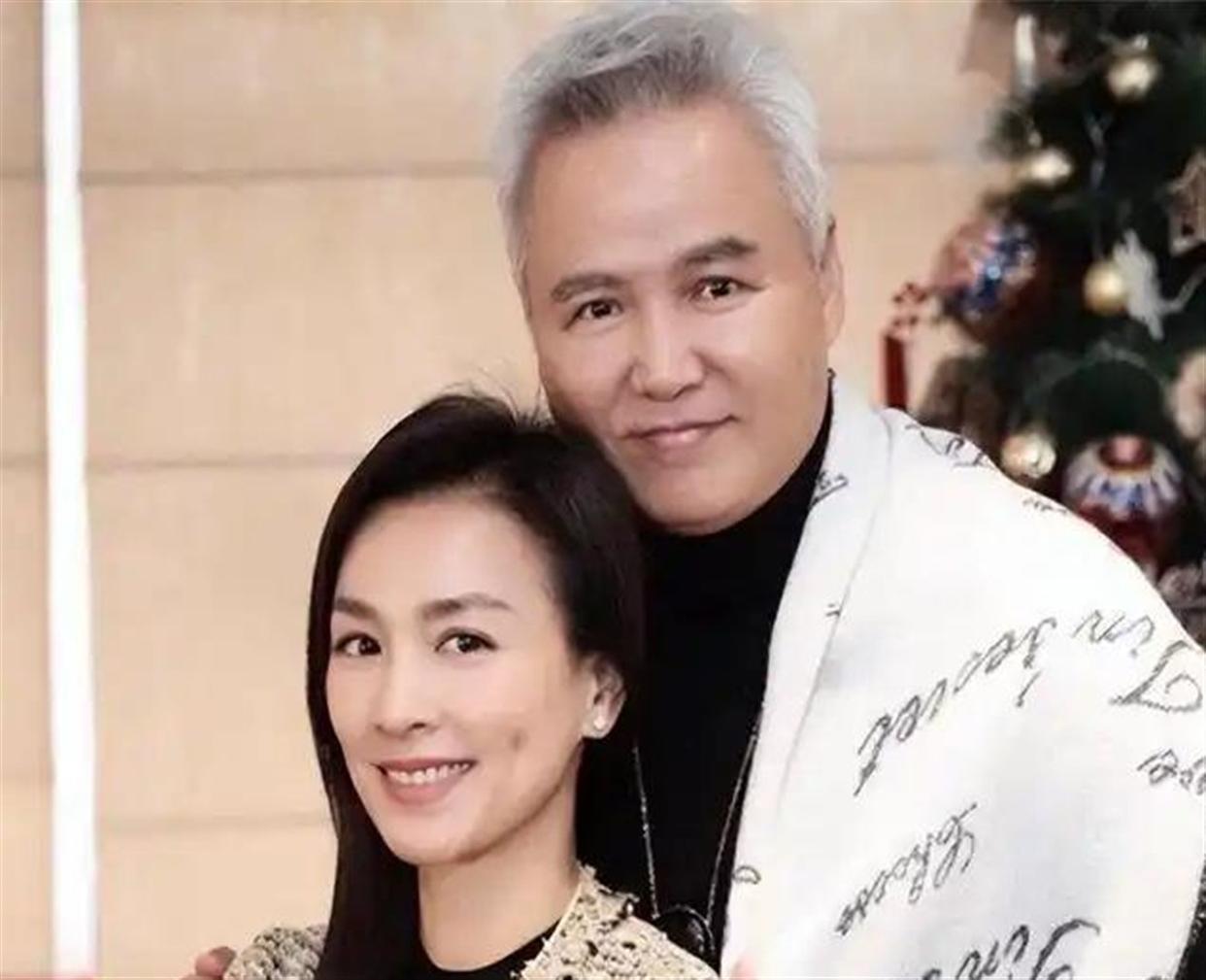 张庭夫妇面临事业低潮，17.6亿上海地标大楼空无一人，直播两小时仅售出159元 ​