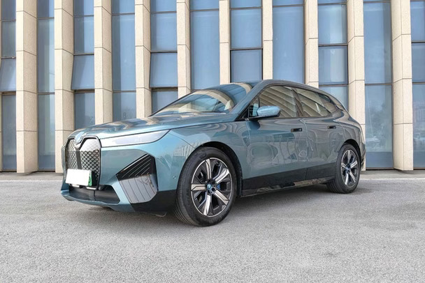 宝马 23款 改款 iX xDrive 40 标配