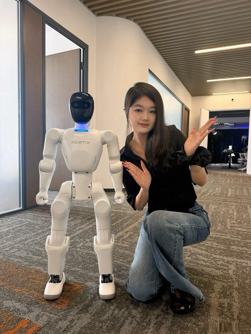来跟小布米合个照✌️ ​