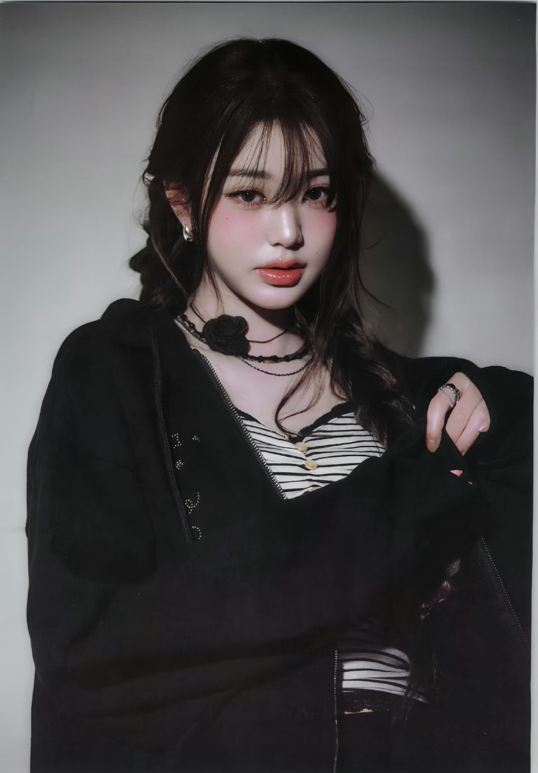 #张元英# 
潮湿的雨季🌧️ ​
