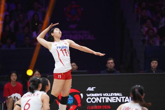 [话筒]2026女排亚锦赛决赛，中国女排2比3不敌泰国女排收获亚军，比...