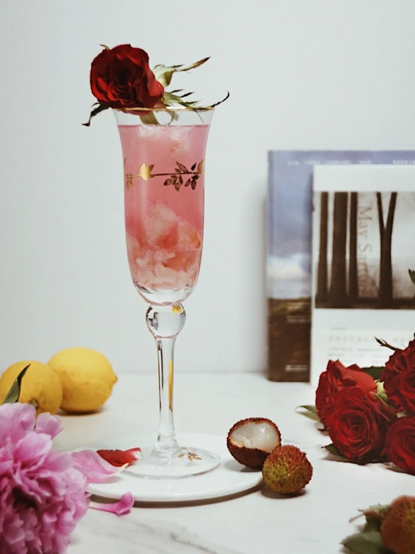 浪漫的不是我🥀是夜幕降临前的微醺独饮🥂