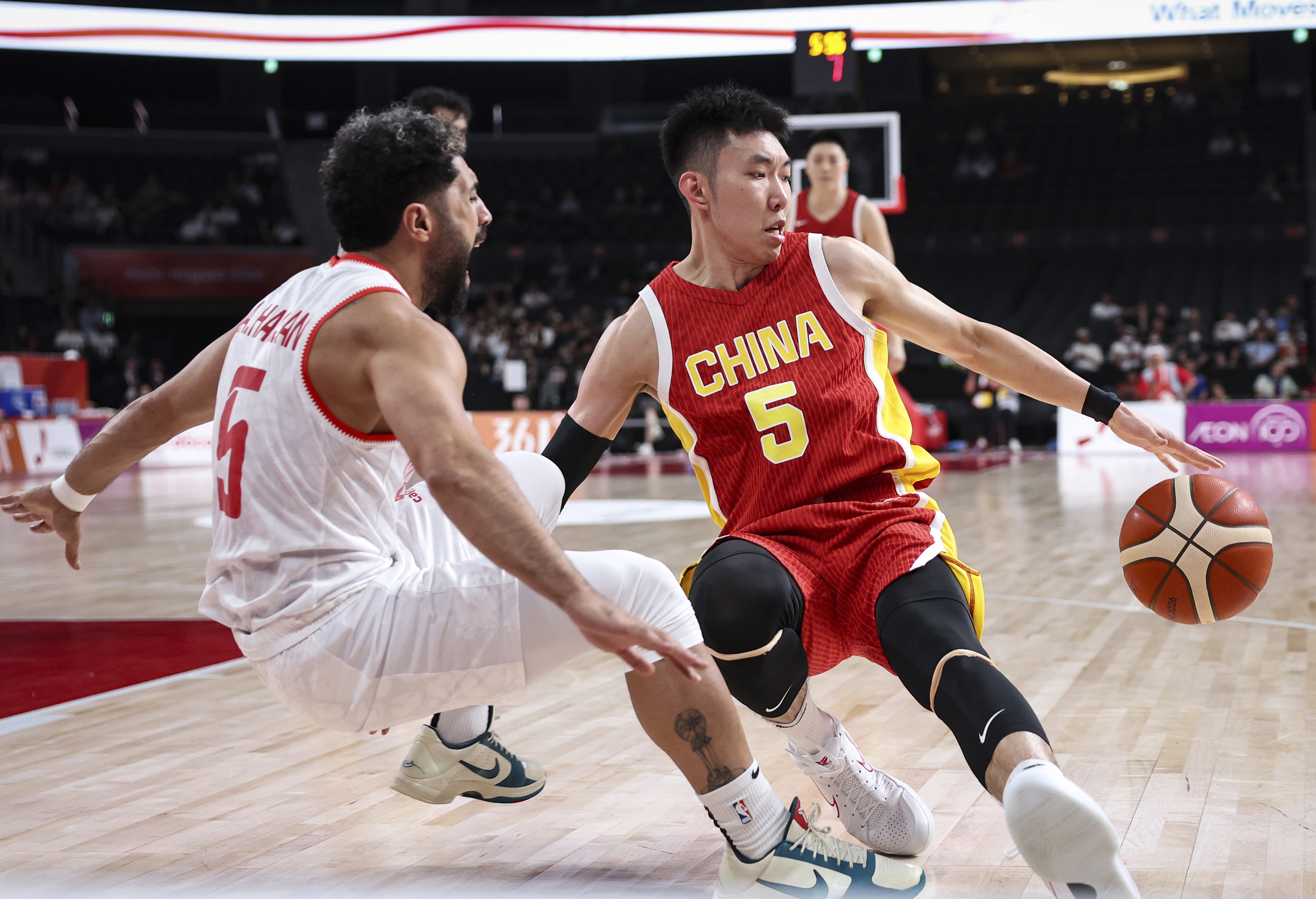 中国男篮三连胜头名出线
