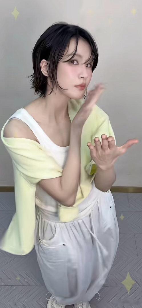 #曾沛慈[超话]#   🥄   #曾沛慈# 
超级无敌可爱啊 
么么哒 好好看 
都快去dou点赞
​
