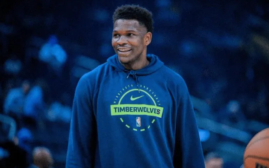 爱德华兹谈胜利：文班被驱逐出场了，我们必须把握好机会  今天NBA季后...