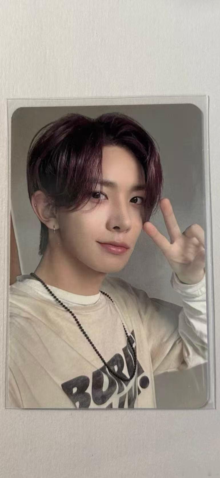 #八爪鱼塘[超话]#盘出还有三星代言明信片和名创大王扇（太久没看卡圈了不太知道卡价有心理价车主可以司我然后自行标价） ​
