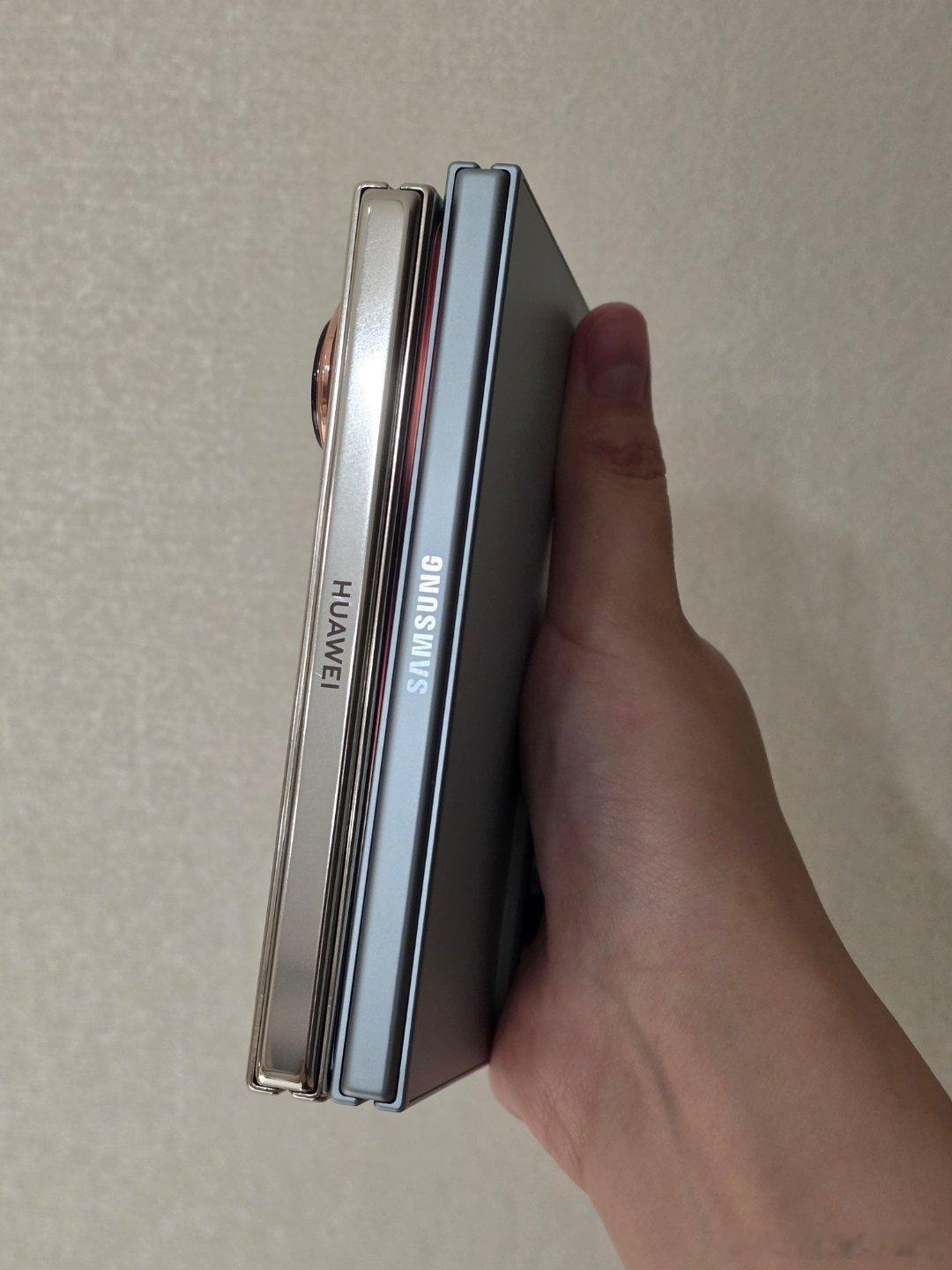 用了不少阔折叠了，这次又get上了三星 Fold 8，主打优化了重量和厚度，机身变得更轻薄了，特别是和花厂的阔折叠对比，明显三星更懂轻薄感#三星ZFold8##三星折叠屏薄到离谱了# ​