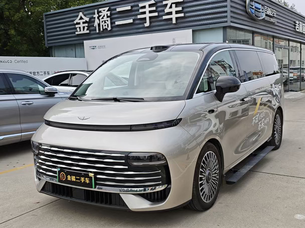特价269800来吧[庆祝][庆祝] 银河V900 一手车 2026年 1.5T 自动 全景天幕 四驱增程式 金晖典藏版 纯电续航260公里 空气悬架 电动踏板 配置多多 原车漆 喜欢的来吧#练手车代步车 #值得入手的车 #代步车 #适合全家出行的车 #豪华与实用
