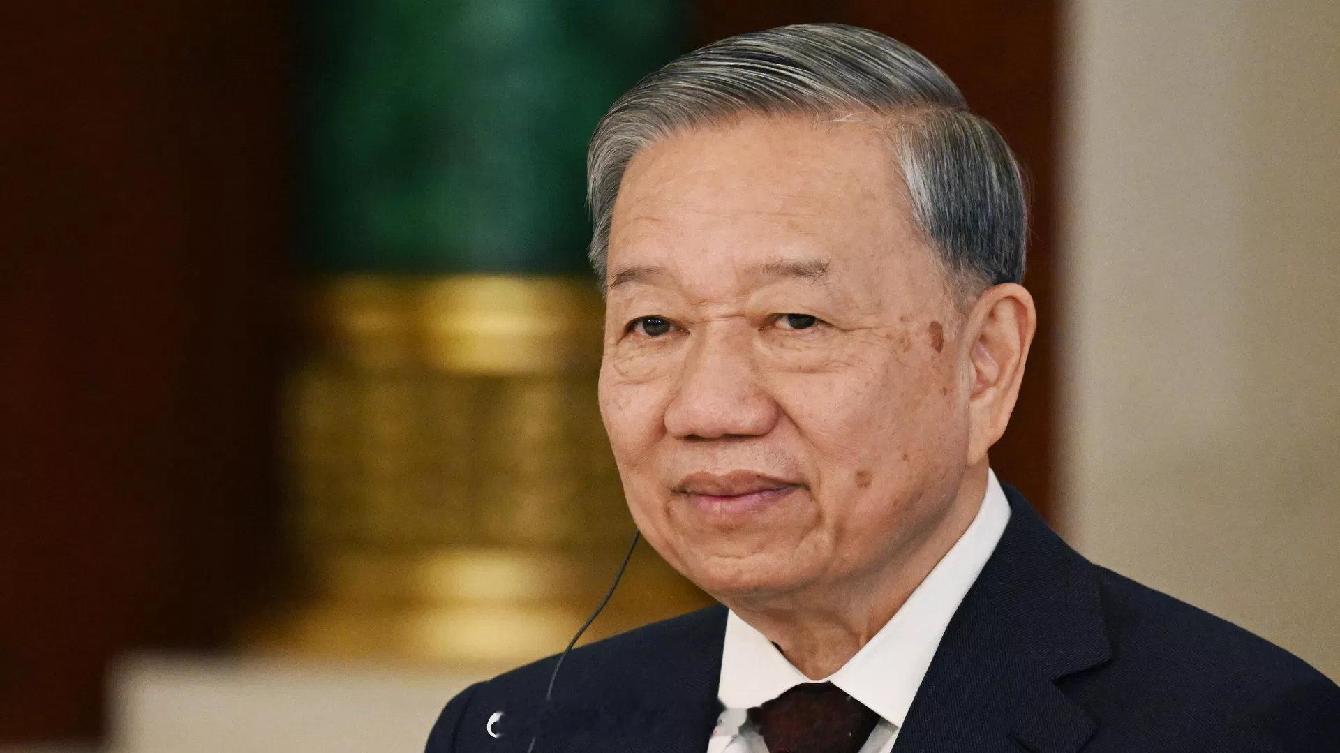 【越南国家主席：#越方认为对俄关系是外交政策的优先方向#】俄罗斯总统普京与越南国家主席苏林于9月9日在克里姆林宫举行会谈。苏林正在对俄罗斯进行国事访问。

苏林在与普京的会谈中说：“越南一贯高度重视对俄关系的发展，并将其视为优先方向，这是越南外交政策的一贯方针和主要战略选择。” ​