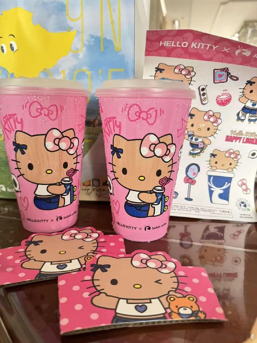 瑞幸咖啡  一大早就和【Hello Kitty x瑞幸】开启了我们的夏...