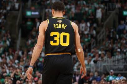 近日，美媒Sporting News评选出了库里总决赛目前为止的五佳比...